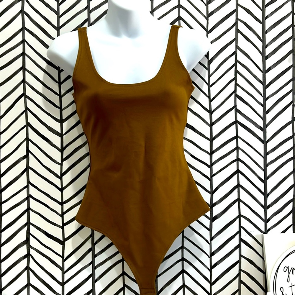 NWT Free Me Brand Plunge Tank Top Creamy Brown Body Suit w/Snap closure, Sz. Sm